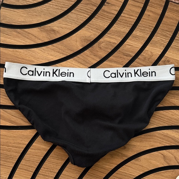 Calvin Klein - Picture 6 of 6
